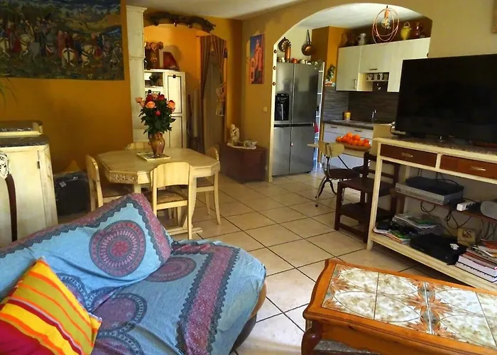 Appartement Tranquille Avec Jardin Et Piscine